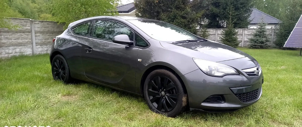 Opel Astra cena 31900 przebieg: 95000, rok produkcji 2013 z Strzegom małe 704